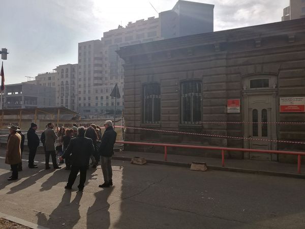 Пашиняна уважаю, но Ереван дороже: Месчян рассказал о французских планах на город Пашиняна уважаю, но Ереван дороже: Месчян рассказал о французских планах на город - Sputnik Армения
