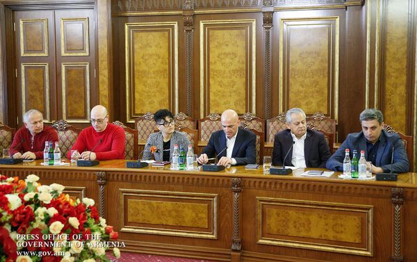 И.о. премьер-министра Никол Пашинян приял представителей сферы общественного питания (12 января 2019). Еревaн И.о. премьер-министра Никол Пашинян приял представителей сферы общественного питания (12 января 2019). Еревaн - Sputnik Армения
