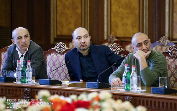 И.о. премьер-министра Никол Пашинян приял представителей сферы общественного питания (12 января 2019). Еревaн И.о. премьер-министра Никол Пашинян приял представителей сферы общественного питания (12 января 2019). Еревaн - Sputnik Армения