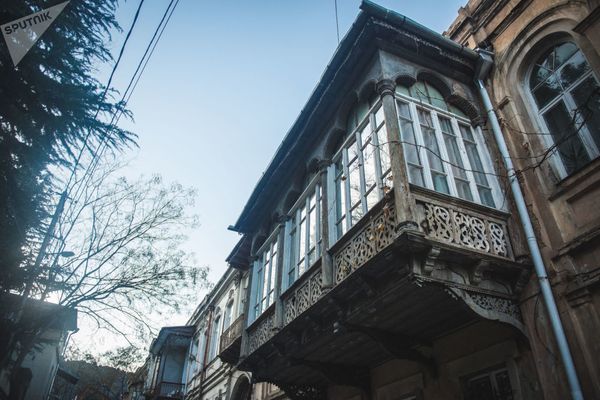Многие дома зажиточных горожан из камня и кирпича были построены в XIX веке - Sputnik Армения