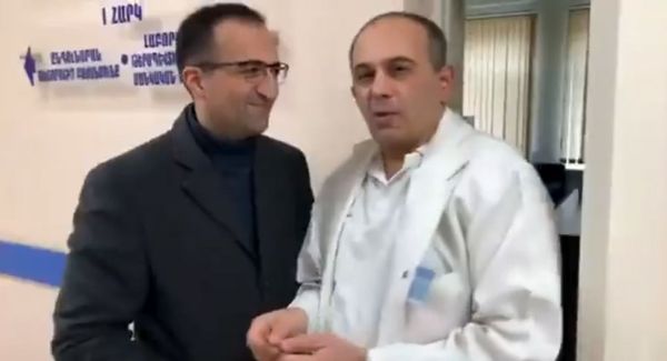 Лицо знакомое: главу Минздрава Армении Арсена Торосяна в больнице не узнали - видео Лицо знакомое: главу Минздрава Армении Арсена Торосяна в больнице не узнали - видео - Sputnik Армения