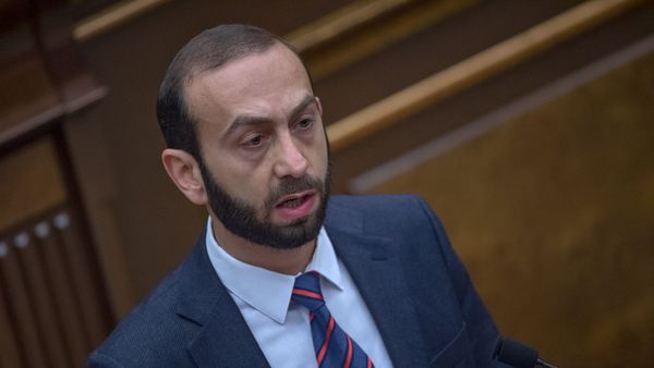 Речь Арарата Мирзояна на первом заседании Парламента Армении 7-го созыва (14 января 2019). Еревaн Речь Арарата Мирзояна на первом заседании Парламента Армении 7-го созыва (14 января 2019). Еревaн - Sputnik Армения