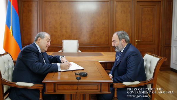 Президент Армен Саркисян подписал указ о назначении Никола Пашиняна премьер-министром Армении (14 января 2019). Еревaн - Sputnik Армения