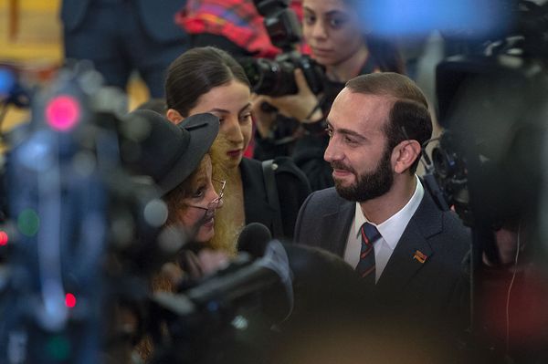 Арарат Мирзоян ответил на вопросы журналистов в кулуарах парламента (14 января 2019). Еревaн - Sputnik Армения