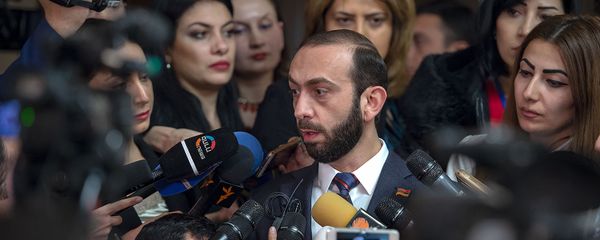 Арарат Мирзоян ответил на вопросы журналистов в кулуарах парламента (14 января 2019). Еревaн - Sputnik Армения