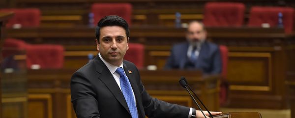 Выступление Алена Симоняна во время первого заседания парламента Армении 7-го созыва (14 января 2019). Еревaн - Sputnik Армения