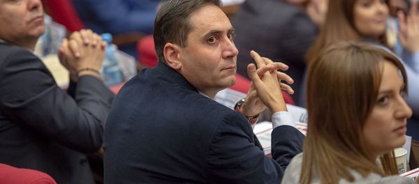 Депутат от фракции Процветающая Армения Арман Абовян во время первого заседания парламента Армении 7-го созыва (14 января 2019). Еревaн - Sputnik Армения