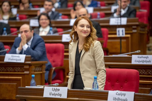 Депутат от фракции Мой Шаг Лилит Макунц во время первого заседания парламента Армении 7-го созыва (14 января 2019). Еревaн - Sputnik Армения
