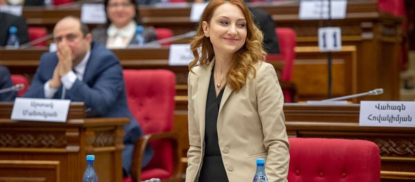 «Իմ քայլը» խմբակցության պատգամավոր Լիլիթ Մակունցը ՀՀ 7–րդ գումարման ԱԺ առաջին  նիստի ընթացքում (2019թ–ի հունվարի 14)։  - Sputnik Արմենիա