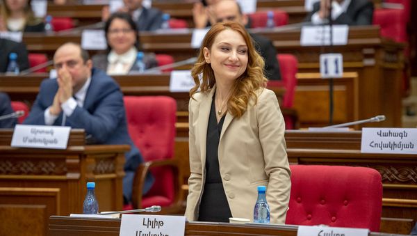 Депутат от фракции Мой Шаг Лилит Макунц во время первого заседания парламента Армении 7-го созыва (14 января 2019). Еревaн - Sputnik Армения