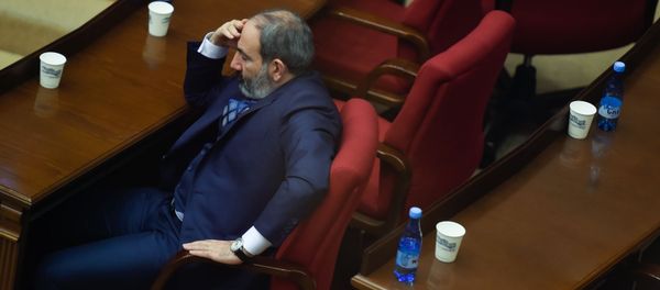 Премьер-министр Никол Пашинян во время первого заседания парламента Армении 7-го созыва (14 января 2019). Еревaн - Sputnik Армения