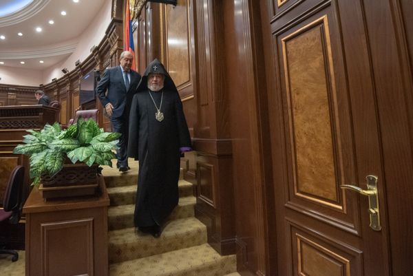 Президент Армен Саркисян и Католикос Гарегин II во время первого заседания парламента Армении 7-го созыва (14 января 2019). Еревaн - Sputnik Армения