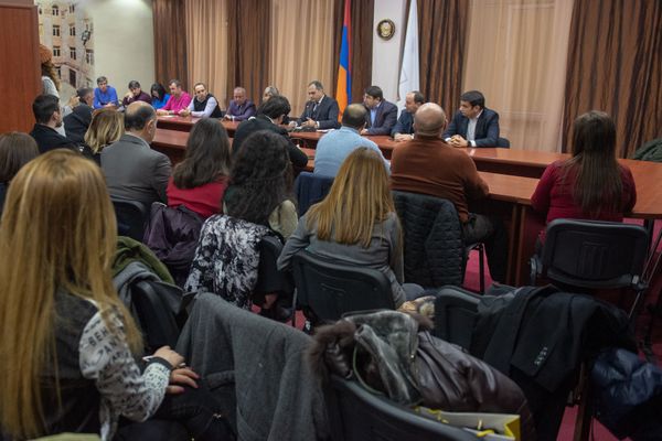 Палата адвокатов Армении бьет тревогу из-за нападения на защитника Манвела Григоряна - Sputnik Армения