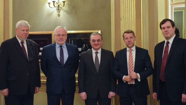 Встреча и.о. министра иностранных дел Зограба Мнацаканяна с сопредседателями МГ ОБСЕ (16 января 2019). Париж - Sputnik Армения