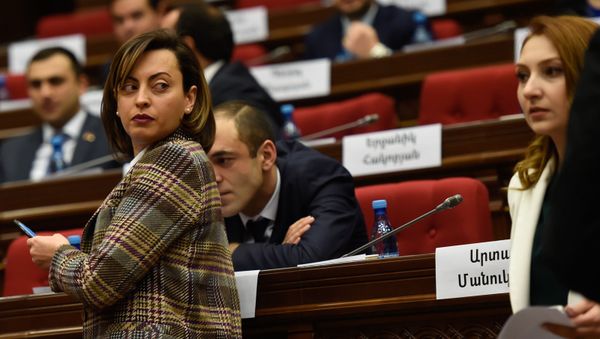 Вице-спикер парламента Армении Лена Назарян на заседании парламента Армении (15 января 2019). Еревaн - Sputnik Армения