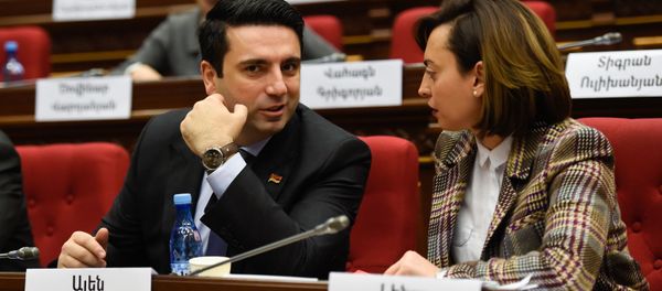 Вице-спикеры парламента Армении Лена Назарян и Ален Симонян на заседании парламента Армении (15 января 2019). Еревaн - Sputnik Արմենիա