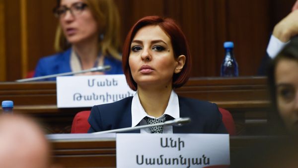 Депутат от фракции Просвещенная Армения Ани Самсонян на заседании парламента Армении (15 января 2019). Еревaн - Sputnik Армения