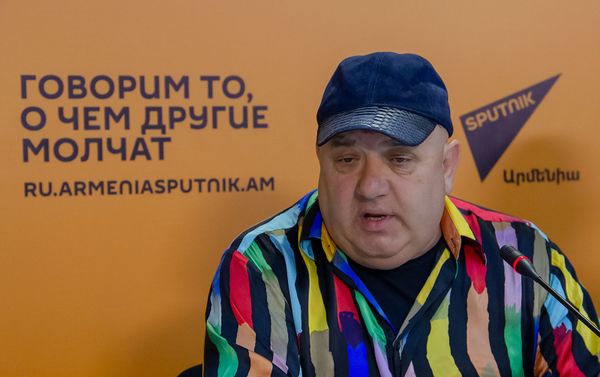 Пресс-конференция Артема Варданяна Как я оказался в Танзанийской тюрьме (16 января 2019). Еревaн Пресс-конференция Артема Варданяна Как я оказался в Танзанийской тюрьме (16 января 2019). Еревaн - Sputnik Армения