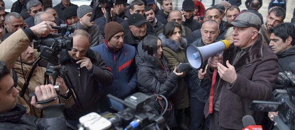 Акция протеста автодилеров перед зданием правительства (17 января 2019). Еревaн - Sputnik Արմենիա