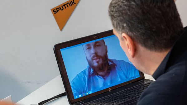Болгарский продюссер Виталий Шаркович на пресс-конференции режиссера Ованнеса Галстяна - Sputnik Армения