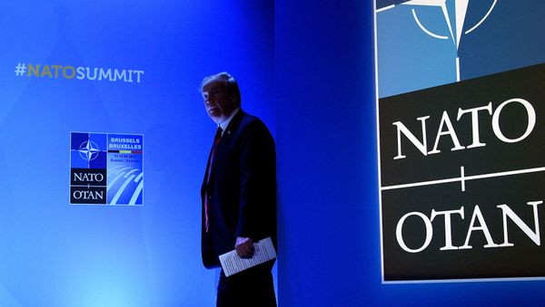 Президент США Дональд Трамп перед пресс-конференцией второго дня саммита НАТО (12 июля 2018). Брюссель Президент США Дональд Трамп перед пресс-конференцией второго дня саммита НАТО (12 июля 2018). Брюссель - Sputnik Армения
