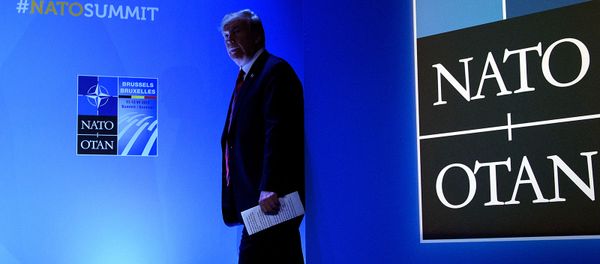 Президент США Дональд Трамп перед пресс-конференцией второго дня саммита НАТО (12 июля 2018). Брюссель Президент США Дональд Трамп перед пресс-конференцией второго дня саммита НАТО (12 июля 2018). Брюссель - Sputnik Армения