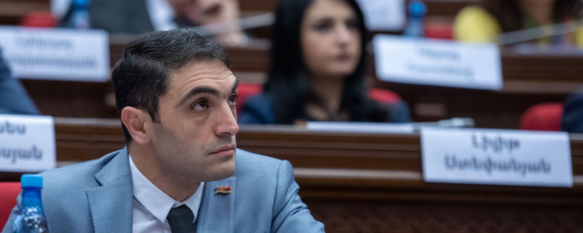 Секретарь фракции Мой Шаг Акоб Симидян на заседании Парламента (18 января 2019). Еревaн Секретарь фракции Мой Шаг Акоб Симидян на заседании Парламента (18 января 2019). Еревaн - Sputnik Армения, 1920, 22.07.2021