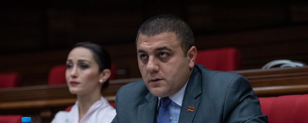 Депутат от фракции Мой Шаг Карен Саруханян на заседании Парламента (18 января 2019). Еревaн - Sputnik Армения