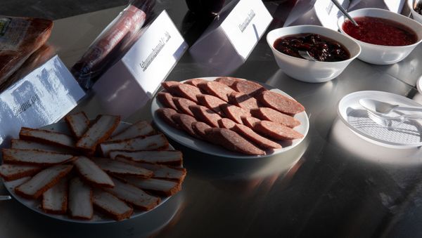 Демонстрация продуктов питания в центральной продовольственной базе управления тыла ВС Армении - Sputnik Արմենիա