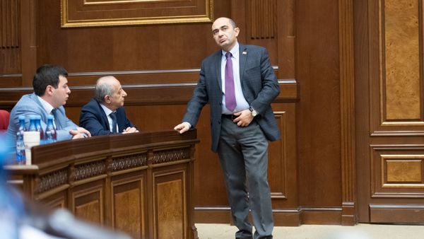 Руководитель фракции Просвещенная Армения Эдмон Марукян на заседании Парламента (18 января 2019). Еревaн - Sputnik Արմենիա