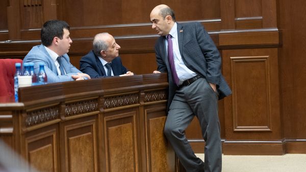 Руководитель фракции Просвещенная Армения Эдмон Марукян на заседании Парламента (18 января 2019). Еревaн - Sputnik Армения