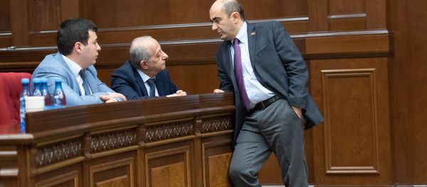 Руководитель фракции Просвещенная Армения Эдмон Марукян на заседании Парламента (18 января 2019). Еревaн Руководитель фракции Просвещенная Армения Эдмон Марукян на заседании Парламента (18 января 2019). Еревaн - Sputnik Армения