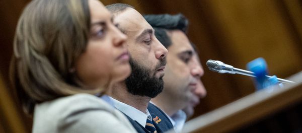 Арарат Мирзоян, Лена Назарян, Ален Симонян и Ваге Энфиаджян на заседании Парламента (18 января 2019). Еревaн - Sputnik Армения