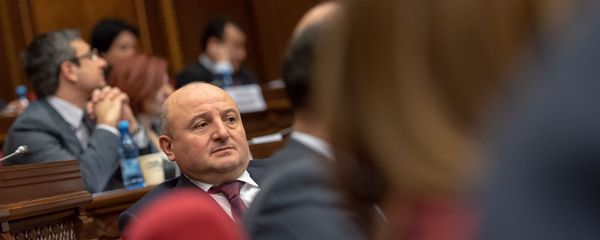 Депутат от фракции Процветающая Армения Вардан Гукасян на заседании парламента (18 января 2019). Еревaн - Sputnik Արմենիա