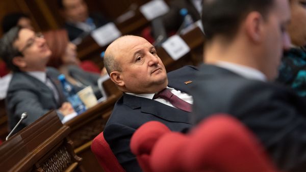 Депутат от фракции Процветающая Армения Вардан Гукасян на заседании парламента (18 января 2019). Еревaн - Sputnik Армения