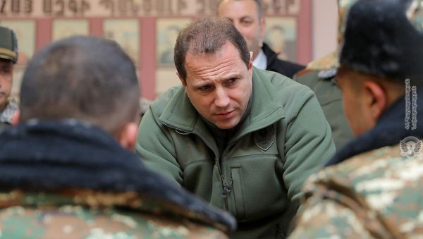 И.о. министра обороны Давид Тоноян посетил республиканский сборный пункт (9 января 2019). Еревaн И.о. министра обороны Давид Тоноян посетил республиканский сборный пункт (9 января 2019). Еревaн - Sputnik Армения