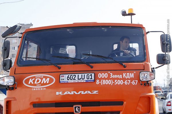 Снега нет, но неважно: мэр Еревана Айк Марутян катается на снегоуборочном КамАЗе Снега нет, но неважно: мэр Еревана Айк Марутян катается на снегоуборочном КамАЗе - Sputnik Армения