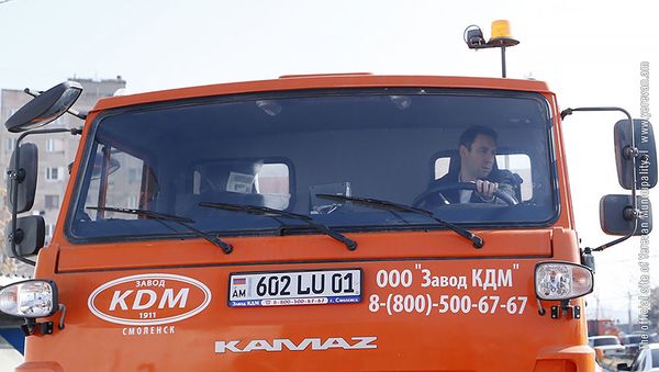 Мэр Еревана Айк Марутян за рулем новой снегоуборочной машины (21 января 2019). Еревaн Мэр Еревана Айк Марутян за рулем новой снегоуборочной машины (21 января 2019). Еревaн - Sputnik Արմենիա