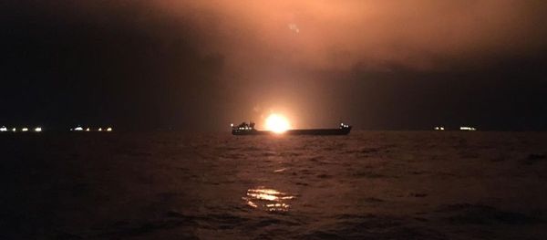 Два судна под флагом Танзании горят в районе Керченского пролива (21 января 2019). Крым - Sputnik Արմենիա
