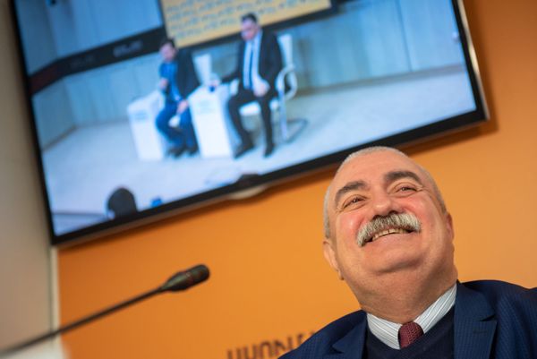 Арам Сафарян во время видеомоста Начало нового политического цикла в Армении: ожидания армянского общества от новой власти (22 января 2019). Еревaн - Sputnik Армения