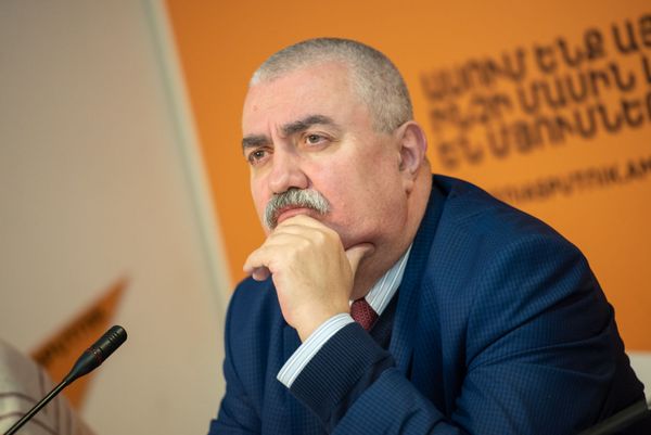Арам Сафарян во время видеомоста Начало нового политического цикла в Армении: ожидания армянского общества от новой власти (22 января 2019). Еревaн - Sputnik Армения
