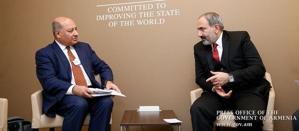 Премьер-министр Армении Никол Пашинян встретился с президентом Европейского банка реконструкции и развития (22 января 2019). Давос Премьер-министр Армении Никол Пашинян встретился с президентом Европейского банка реконструкции и развития (22 января 2019). Давос - Sputnik Армения