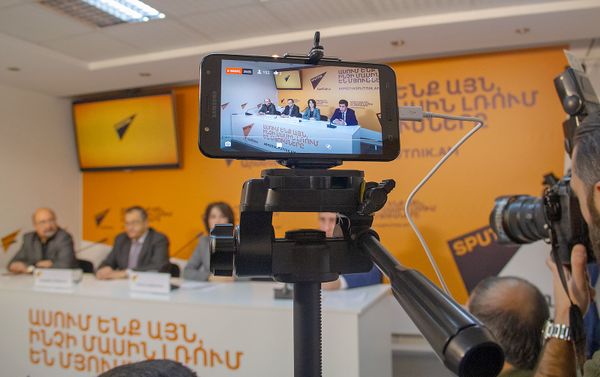 Пресс-конференция по вопросу возможного помилования Мгера Енокяна (24 января 2019). Еревaн Пресс-конференция по вопросу возможного помилования Мгера Енокяна (24 января 2019). Еревaн - Sputnik Армения