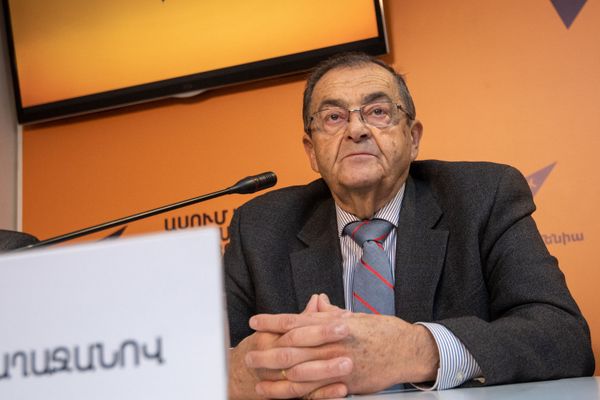 Пресс-конференция по вопросу возможного помилования Мгера Енокяна (24 января 2019). Еревaн Пресс-конференция по вопросу возможного помилования Мгера Енокяна (24 января 2019). Еревaн - Sputnik Армения