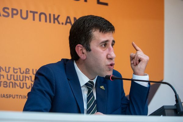 «Մհեր Ենոքյանը հրեշ է». Աղաջանովների ընտանիքը հանդիպում է պահանջում Փաշինյանից - Sputnik Արմենիա