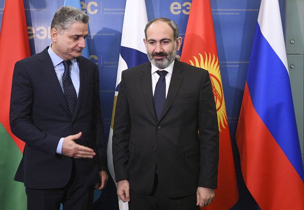 Премьер-министр Армении Никол Пашинян и председатель коллегии Евразийской экономической комиссии Тигран Саркисян в штаб-квартире ЕЭК (25 января 2019). Москвa Премьер-министр Армении Никол Пашинян и председатель коллегии Евразийской экономической комиссии Тигран Саркисян в штаб-квартире ЕЭК (25 января 2019). Москвa - Sputnik Армения