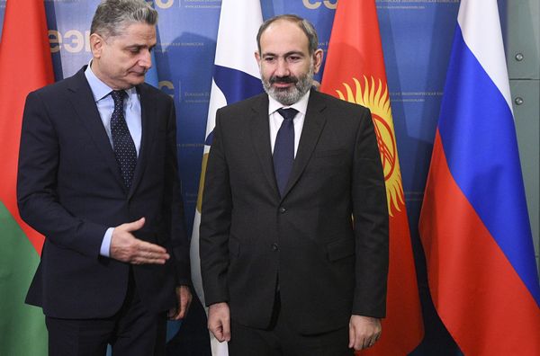 Премьер-министр Армении Никол Пашинян и председатель коллегии Евразийской экономической комиссии Тигран Саркисян в штаб-квартире ЕЭК (25 января 2019). Москвa - Sputnik Армения