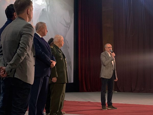 Рубен Дишдишян привез Т-34 в Ереван: актеры рассказали о главном секрете блокбастера Рубен Дишдишян привез Т-34 в Ереван: актеры рассказали о главном секрете блокбастера - Sputnik Армения