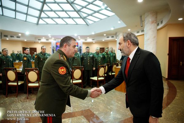 Փաշինյանը խորհրդակցություն է անցկացրել ՊՆ ղեկավար կազմի և բարձրագույն սպայակազմի հետ  - Sputnik Արմենիա