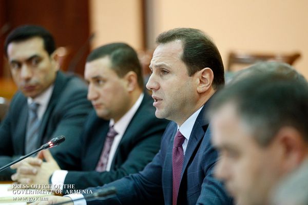 Փաշինյանը խորհրդակցություն է անցկացրել ՊՆ ղեկավար կազմի և բարձրագույն սպայակազմի հետ  - Sputnik Արմենիա